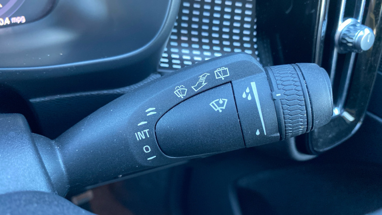 Volvo Xc40 2.0 B4P R DESIGN Pro 5dr Auto Petrol Estate